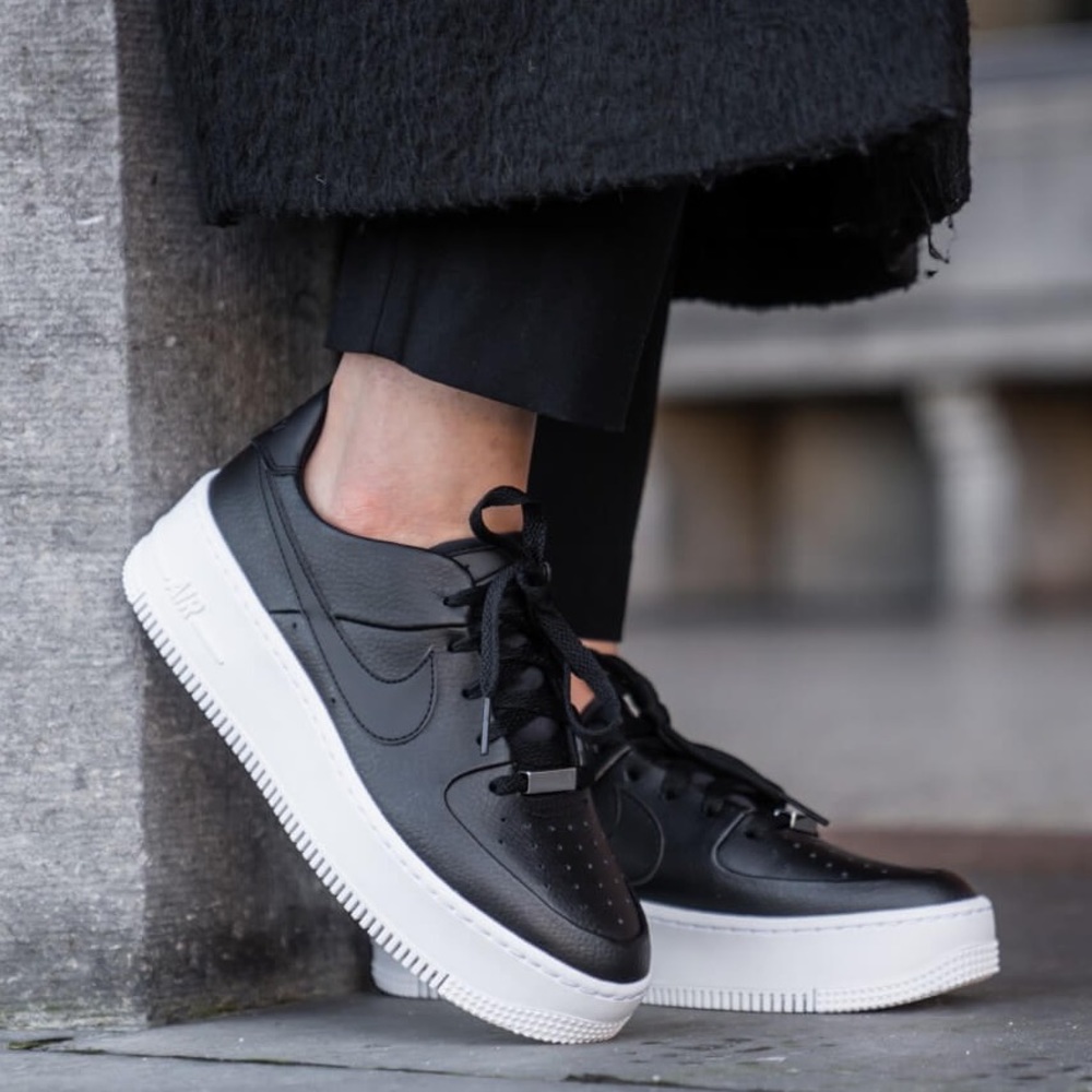 πΈ NIKE AIR FORCE 1 Sage Low Sneakers Shoes Black - Picture 3 of 10